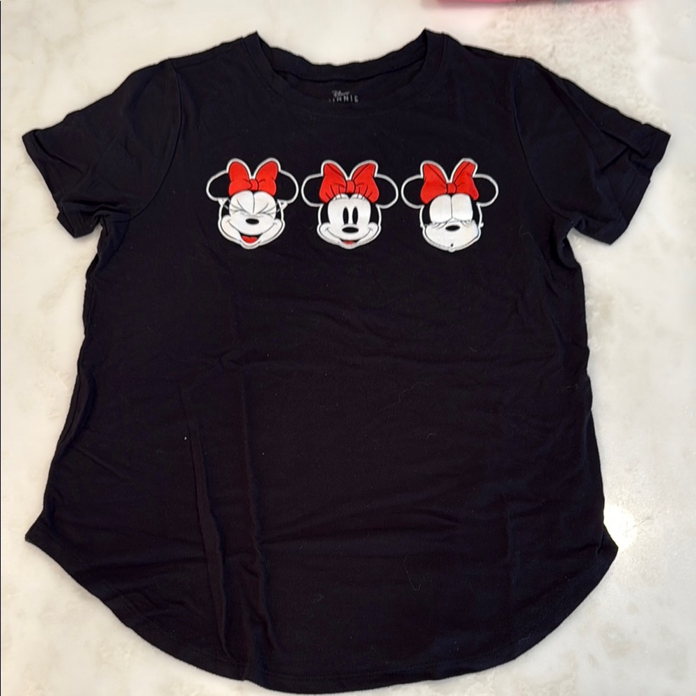 Juniors/womans Black Minnie Mouse T-Shirt